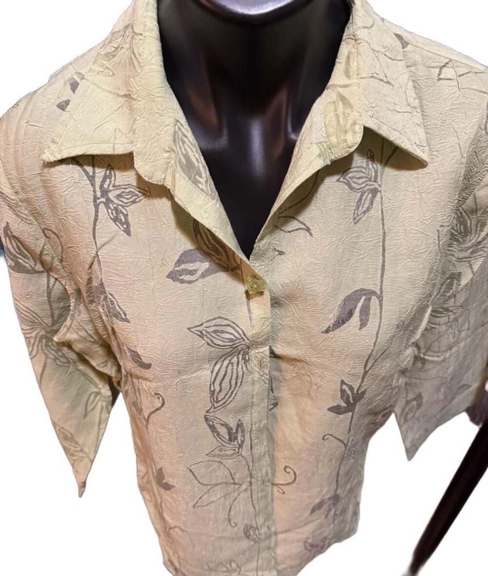 J.H. Collectibles Petite L Green Leaf Print Button Up Collared Shirt